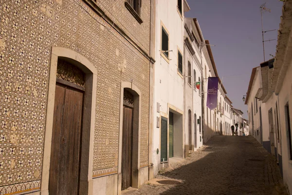 Un vicolo nel centro storico di Monchique in Portogallo — Foto Stock