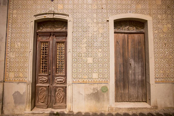 En gränd i den gamla staden Monchique i Portugal — Stockfoto