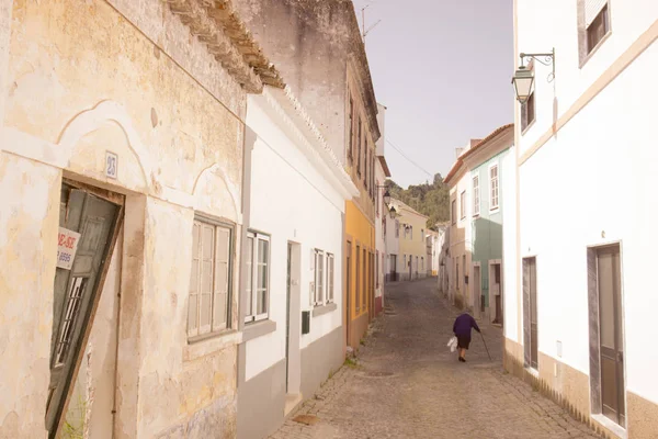 Eine gasse in der altstadt von monchique in portugal — Stockfoto
