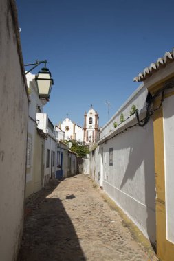 Eski Town of Silves Portekiz'de bir sokakta 