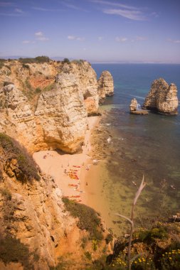 Ponta da Piedade Portekiz kayalar bir manzaraya 