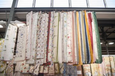 markethall textil dükkanda