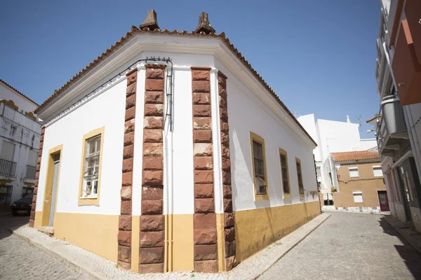 Eski Town of Silves Portekiz'de bir sokakta 