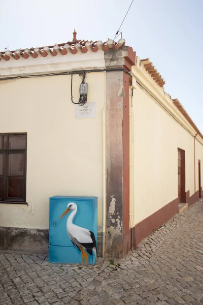 Une photo d'une cigogne dans la vieille ville de Silves — Photo