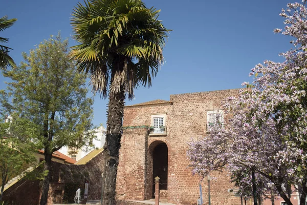 Il Castelo nel centro storico di Silves in Portogallo — Foto Stock