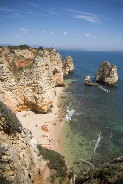Eine landschaft an den felsen von ponta da piedade in portugal — Stockfoto