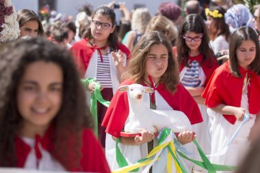 Paskalya alayı Festa das Tochas Flores Portekiz