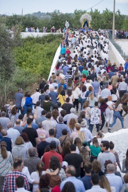 Paskalya alayı veya mae soberana Loule şehir içinde