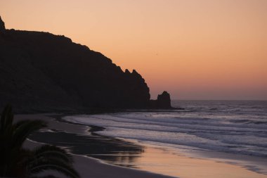 Luz Köyü Portekiz Algarve adlı kumsalda