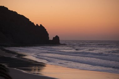 Luz Köyü Portekiz Algarve adlı kumsalda