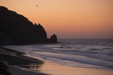 Luz Köyü Portekiz Algarve adlı kumsalda