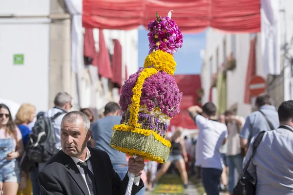 Velikonoční průvod Festa das Tochas Flores v Portugalsku — Stock fotografie