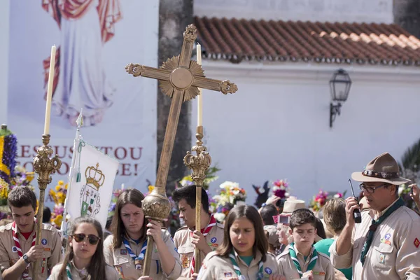 Procesji wielkanocnych Festa das Tochas Flores w Portugalii — Zdjęcie stockowe