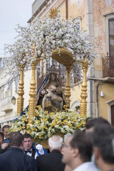 Paskalya alayı veya mae soberana Loule şehir içinde