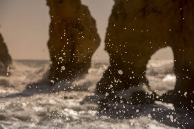 Ponta da Piedade Portekiz kayalar bir manzaraya 