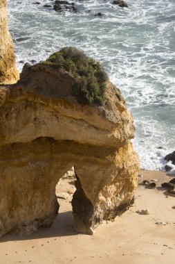 Ponta da Piedade Portekiz kayalar bir manzaraya 