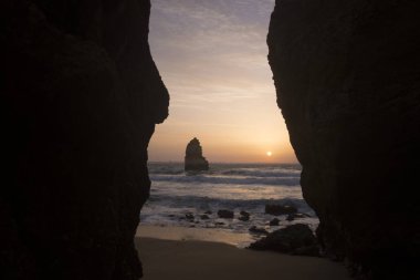 Ponta da Piedade Portekiz kayalar bir manzaraya