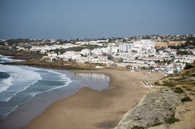 Portekiz Luz köyü ile plaj