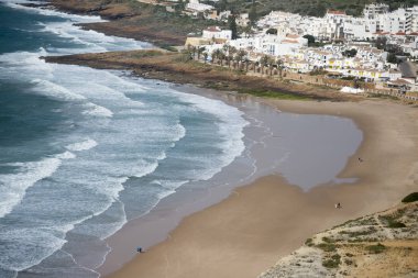 Portekiz Luz köyü ile plaj