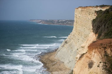 sahile kayalıklarla, Portekiz Atlantik Okyanusu ile