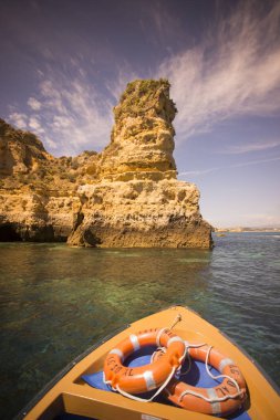 Ponta da Piedade Portekiz kayalar bir manzaraya
