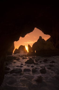 Ponta da Piedade Portekiz kayalar bir manzaraya