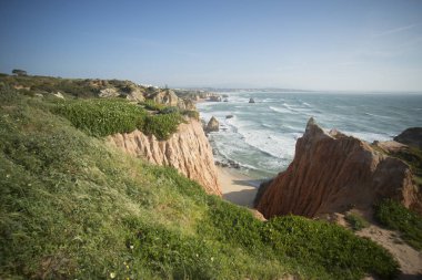 Ponta da Piedade Portekiz kayalar bir manzaraya