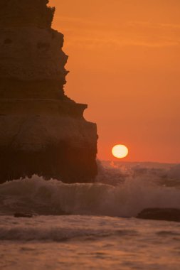 Ponta da Piedade Portekiz kayalar bir manzaraya