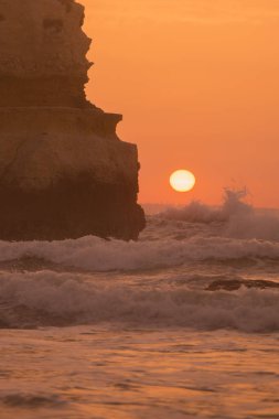 Ponta da Piedade Portekiz kayalar bir manzaraya