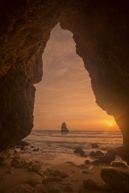 Ponta da Piedade Portekiz kayalar bir manzaraya