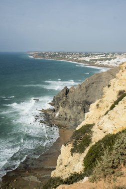 sahile kayalıklarla, Portekiz Atlantik Okyanusu ile