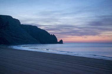 Luz Köyü Portekiz Algarve adlı kumsalda
