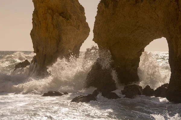 Un paisaje en las rocas de Ponta da Piedade en Portugal —  Fotos de Stock