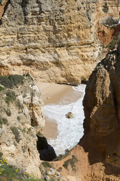 Een landschap op de rotsen van Ponta da Piedade in Portugal — Stockfoto