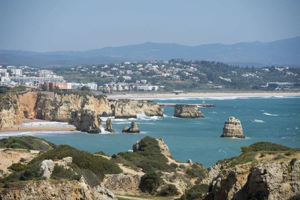 Eine landschaft an den felsen von ponta da piedade in portugal — Stockfoto