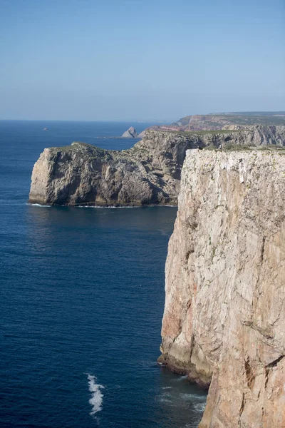 La costa y el paisaje en el Cabo de Sao Vicente en Portugal — Foto de Stock