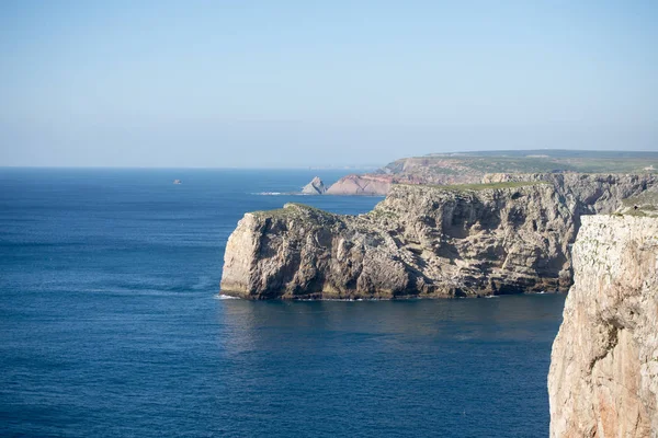 La costa y el paisaje en el Cabo de Sao Vicente en Portugal — Foto de Stock