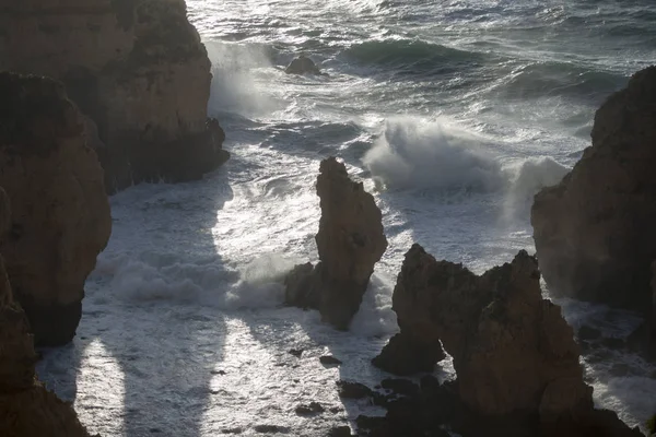 Ponta da Piedade Portekiz kayalar bir manzaraya — Stok fotoğraf