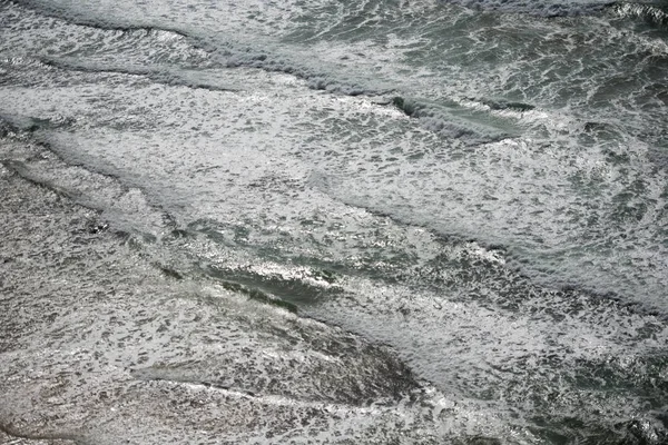 Een zee van de Atlantische osean aan de kust in Portugal — Stockfoto