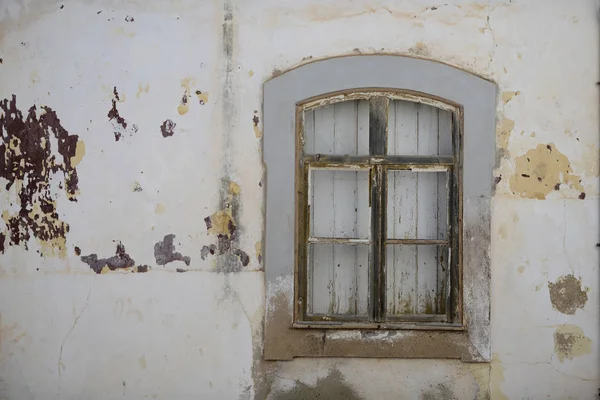 Une vieille maison dans la ville de Silves au Portugal — Photo