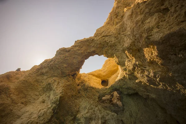 Ett landskap vid klipporna i Ponta da Piedade i Portugal — Stockfoto