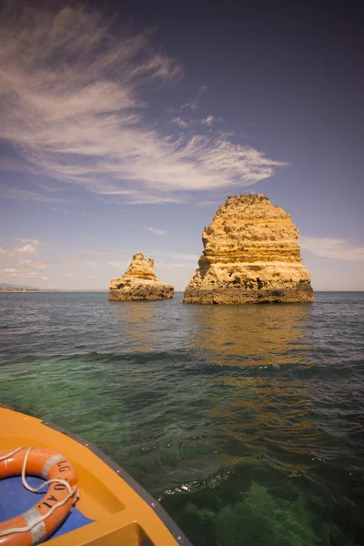 Ponta da Piedade Portekiz kayalar bir manzaraya