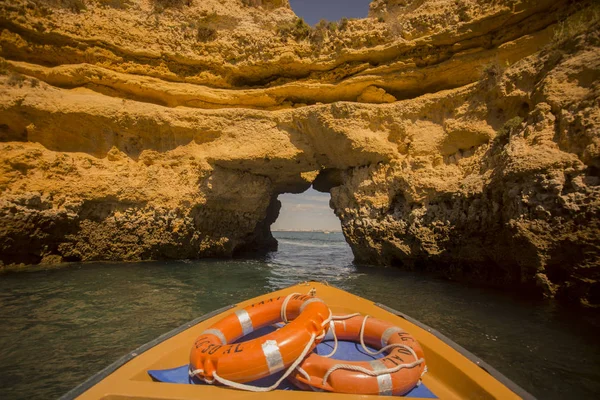 A landscape at the rocks of Ponta da Piedade in Portugal — Stock Photo, Image