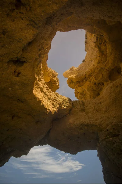 Ett landskap vid klipporna i Ponta da Piedade i Portugal — Stockfoto