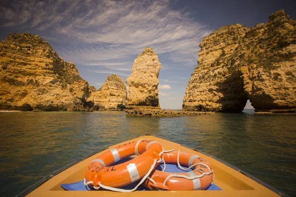 Un paisaje en las rocas de Ponta da Piedade en Portugal —  Fotos de Stock