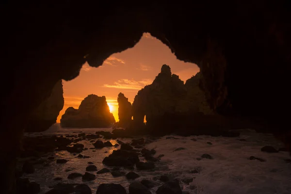 Eine landschaft an den felsen von ponta da piedade in portugal — Stockfoto