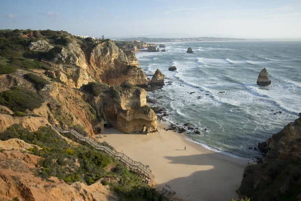 Eine landschaft an den felsen von ponta da piedade in portugal — Stockfoto