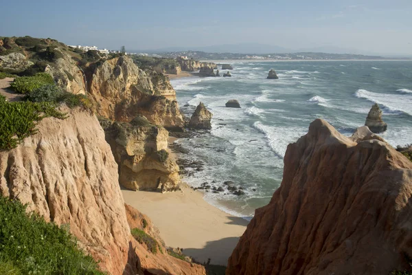 Un paisaje en las rocas de Ponta da Piedade en Portugal — Foto de Stock