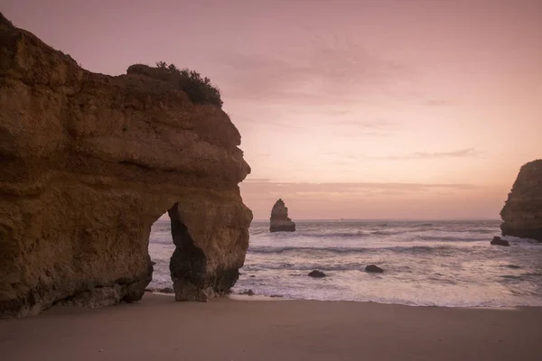 Krajina na skalách Ponta da Piedade v Portugalsku — Stock fotografie