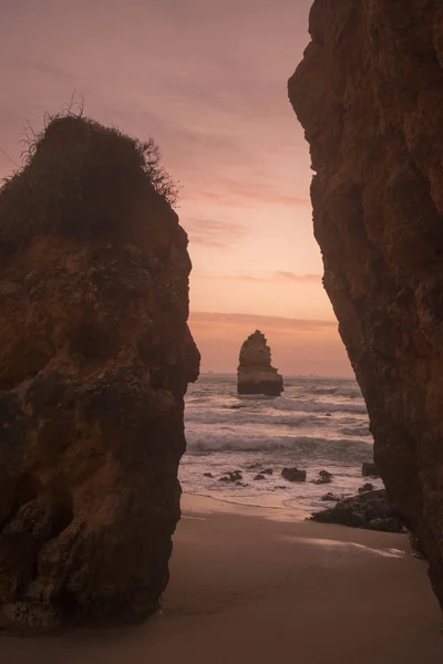 Eine landschaft an den felsen von ponta da piedade in portugal — Stockfoto